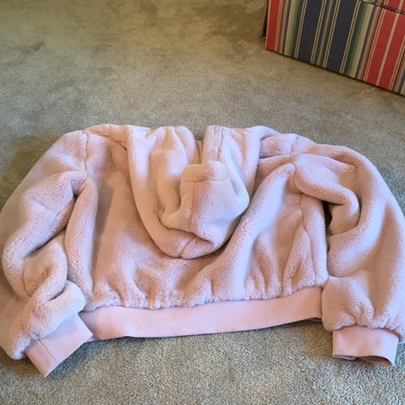 Better Be Pink Faux Fur cropped jacket - Picture 6 of 6